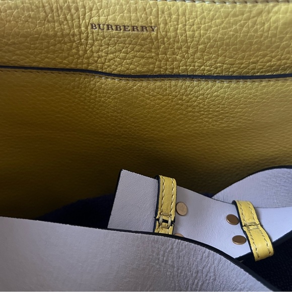 Burberry Belt bag YELLOW Lg with extra belt, Orginal dust bag included - Picture 1 of 6